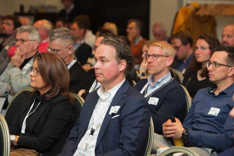 /images/slider-imgs-xs/072_Foto Loeffler_Weconact.jpg